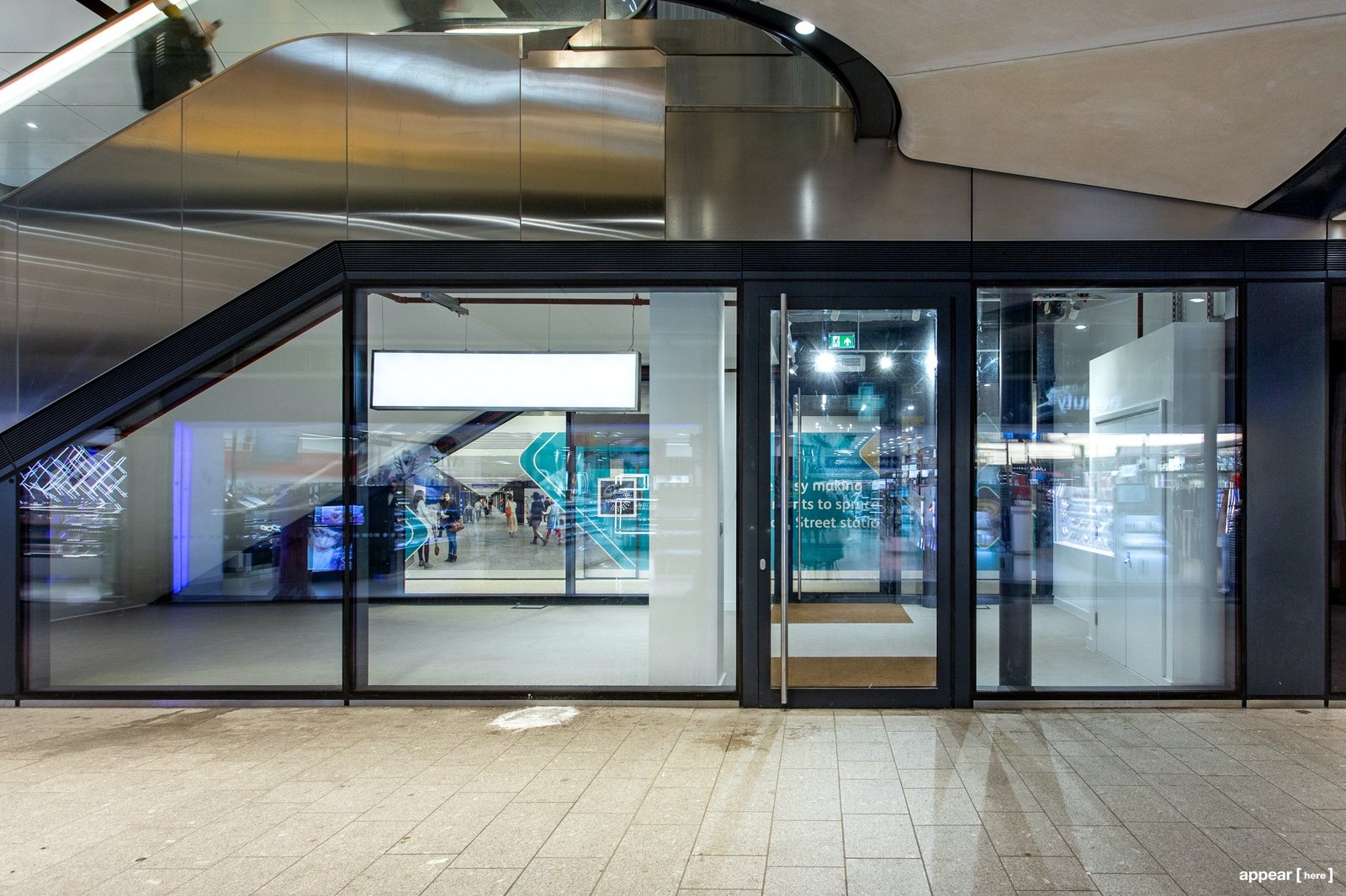 Liverpool_Street_Station_-_Kiosk_2_-01.jpg