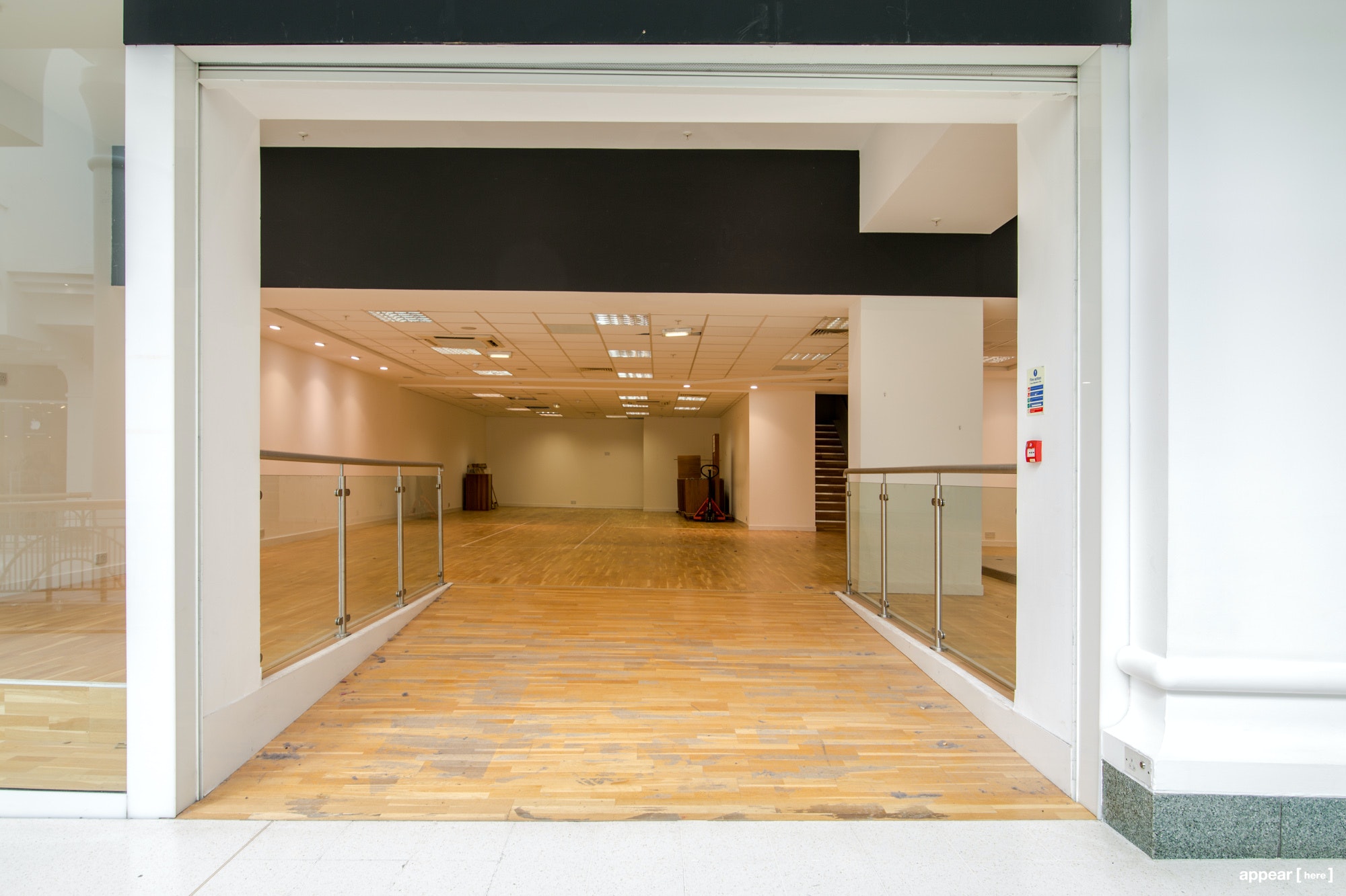 Royal_Victoria_Place_-_Tunbridge_Wells_Kent2-5.jpg