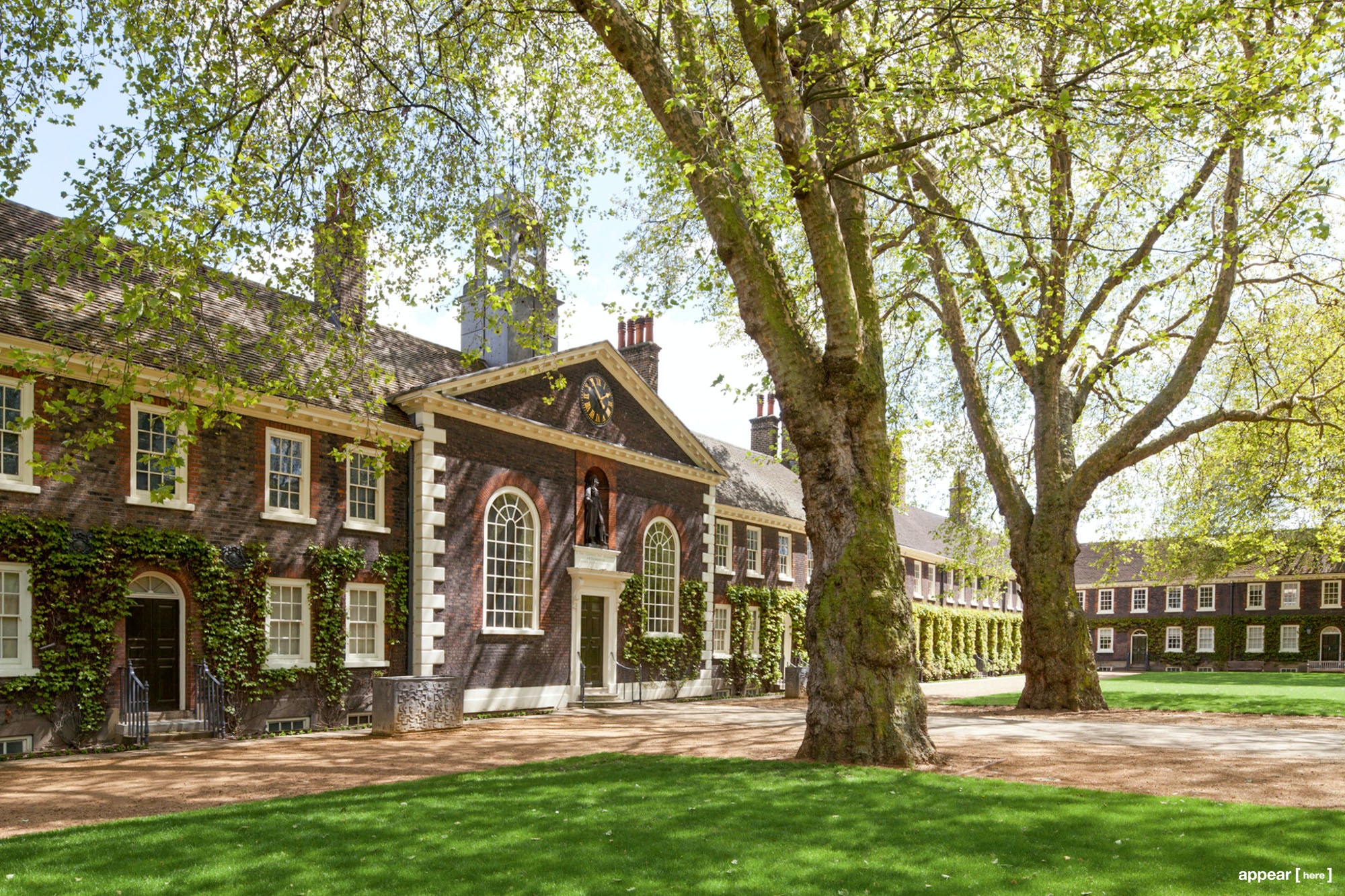 The_Geffrye_Museum_-_Front_Lawn_1.jpg